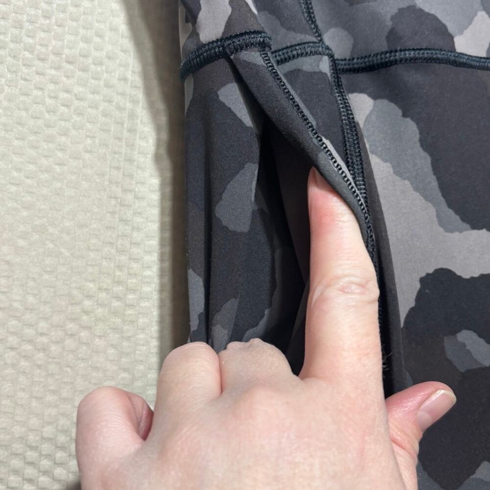 Athleta S Lightning Camo 7/8 SuperSonic Stash Pocket Activewear Legging - Picture 2 of 12